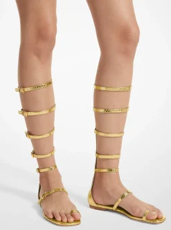 Sandália gladiador em pele metalizada com motivo de pitão em relevo Ali | Michael Kors [PT]
